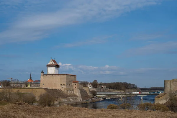 Pevnost Narva Hraniční Most Přes Řeku Narvu Která Odděluje Estonskou — Stock fotografie