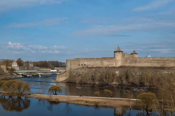 Pevnost Ivangorod Hraniční Most Přes Řeku Narvu Která Odděluje Estonskou — Stock fotografie