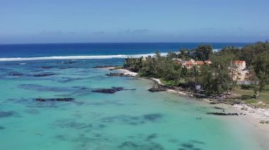 Belle Mare Beauty: Mauritius 'un Bakire Sahili, Açık Deniz ve Resorts' un İnsansız Hava Aracı Görüntüsü - 4K Dinlenme ve Tropikal Kaçışlar İçin Mükemmel