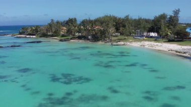 Belle Mare Beauty: Mauritius 'un Bakire Sahili, Açık Deniz ve Resorts' un İnsansız Hava Aracı Görüntüsü - 4K Dinlenme ve Tropikal Kaçışlar İçin Mükemmel