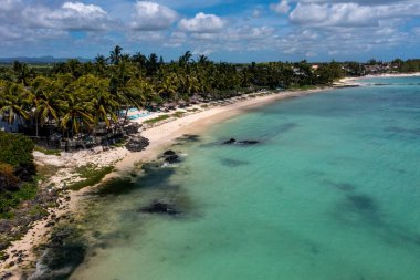 Belle Mare Beauty: Mauritius Bakire Sahili ve Açık Deniz 'in insansız hava aracı görüntüleri - Rahatlama ve Tropikal Kaçışlar Fotoğrafı
