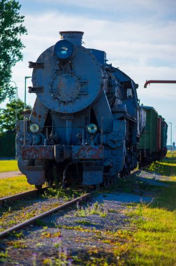 Tarihi Buhar Lokomotifi Tren İstasyonunda Görünüyor