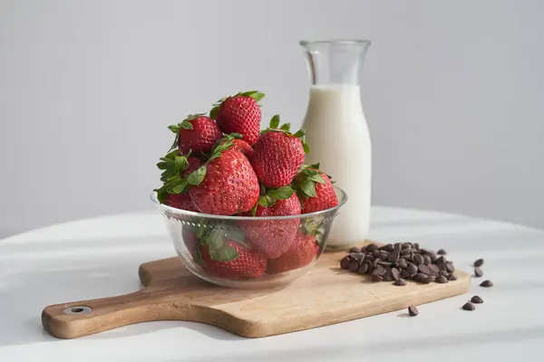 Delicious Ripe Strawberries Chocolate Chips Glass Bottle Milk Placed Wooden — Stock Photo, Image