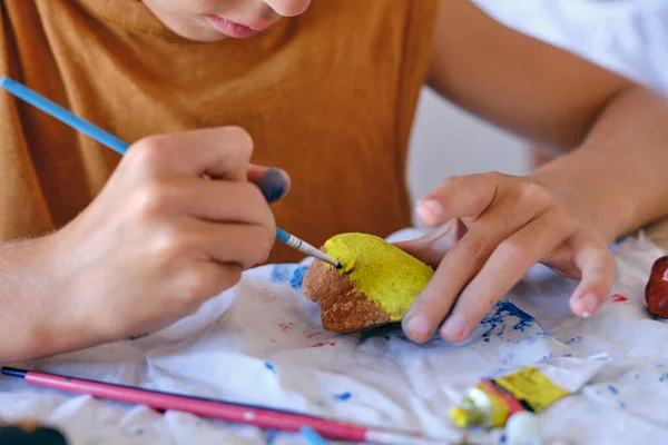 Crop Anonymous Preteen Boy Painting Stone Watercolor While Sitting Messy — Stock Photo, Image