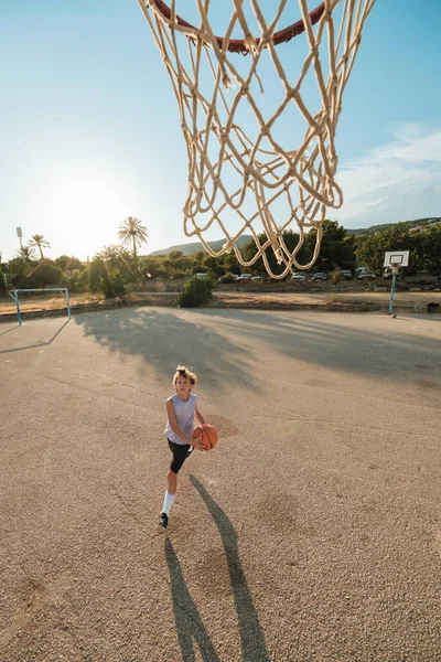 Active Boy Sportswear Playing Basketball Playground Sky Sunny Day — Stock Photo, Image