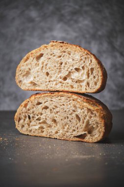 Buğday unlu organik ekşi ekmek.