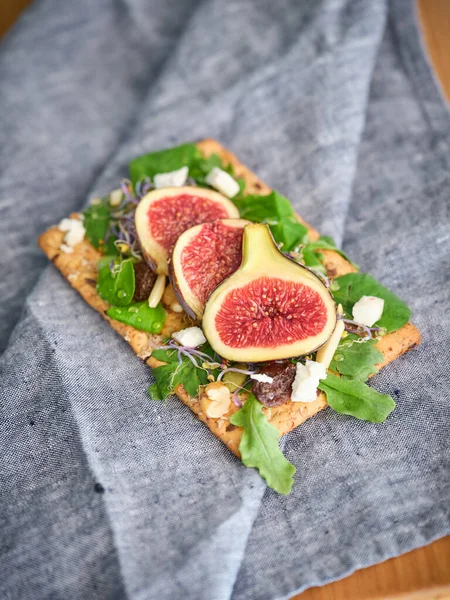 Fresh Colorful Sliced Figs Green Mint Leaves Pieces Cheese Crispy — Stock Photo, Image