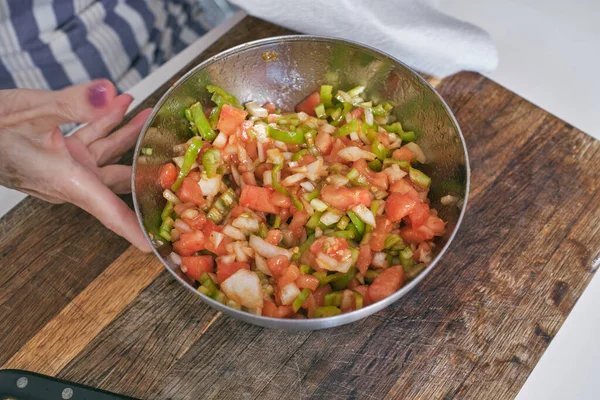 Crop Anonymous Female Touching Bowl Delicious Chopped Tomatoes Pepper Placed — Stock Photo, Image