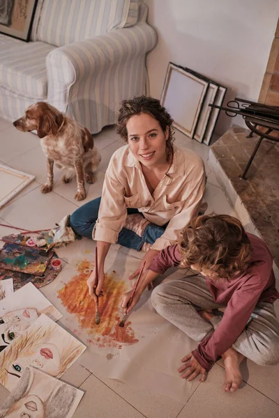 Delightful Woman Spending Time Child Dog While Painting Paper Floor — Stock Photo, Image