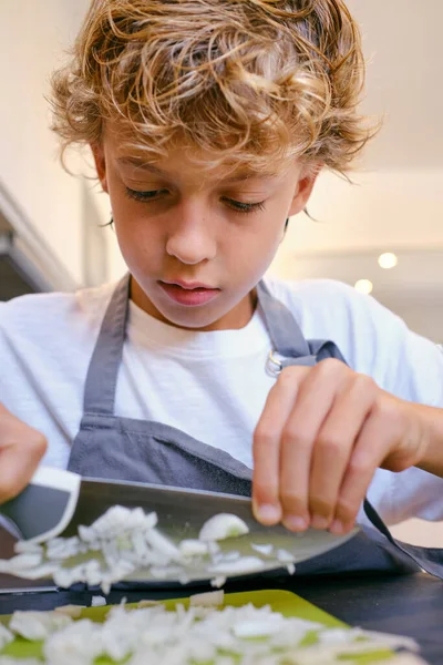 Crop Focused Child Wavy Hair Knife Chopping Fresh Onion While — Stock Photo, Image