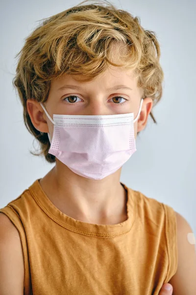 Serious Child Brown Hair Medical Mask Looking Camera Covid Pandemic — Stock Photo, Image