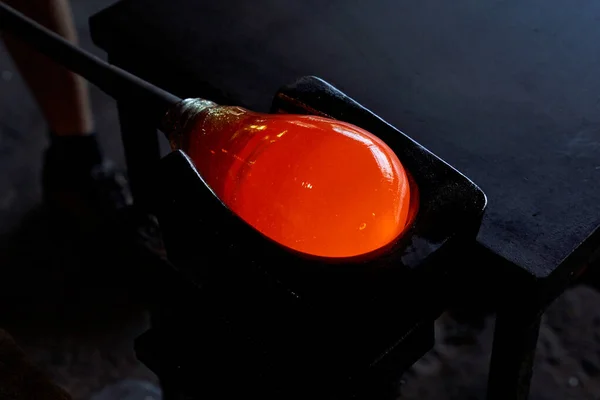 High Angle Hot Molten Glass Tip Pontil Process Making Hookah — Stock Photo, Image