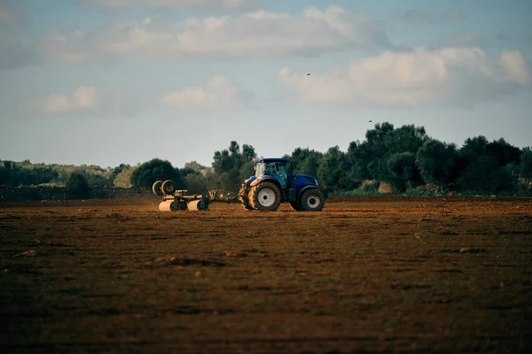 Distant View Agricultural Blue Tractor Plowing Agricultural Field Cloudy Sky — Stock Photo, Image