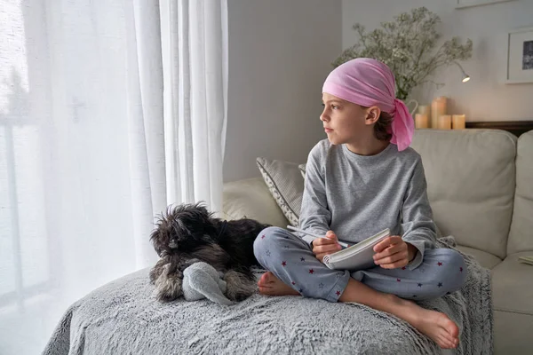 Ganzkörper Barfußjunge Rosafarbenem Schal Zur Unterstützung Der Brustkrebs Kampagne Und — Stockfoto