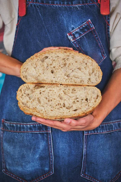 Photo Detail Female Hands Holding Artisan Bread Broken Half Blue — Stock Photo, Image