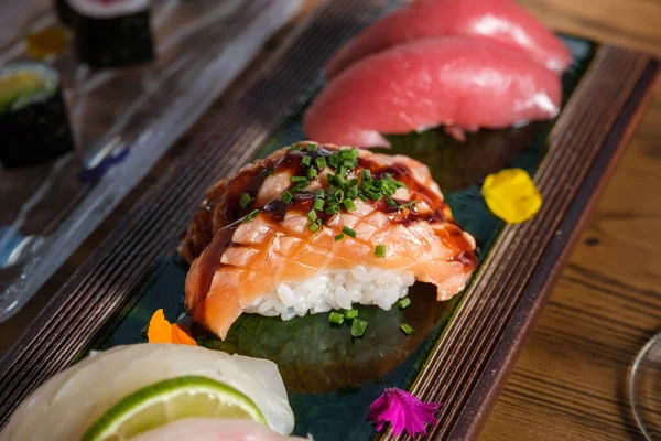 Appetizing Japanese Sushi Raw Salmon Chopped Green Onion Plate Flower — Stock Photo, Image