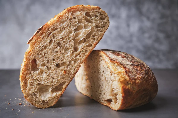 Buğday unlu organik ekşi ekmek.