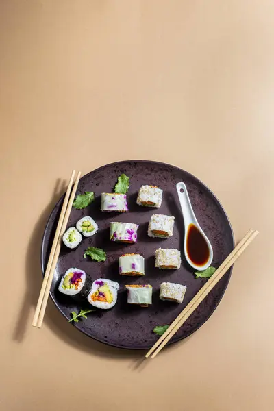 Talíř Zeleninového Sushi Bohatý Chutný Sushi Sortiment Ideální Pro Stravování — Stock fotografie