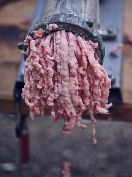 Van Bovenaf Van Close Van Rauw Gehakt Vlees Uit Metaal — Stockfoto