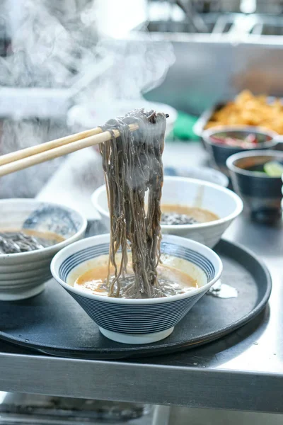 Chef Wooden Chopsticks Adding Soba Noodles Bowl Hot Soup Tray — Stock Photo, Image