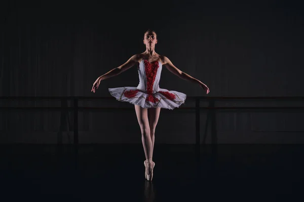 Corpo Completo Ballerina Donna Magra Gonna Tutù Che Esegue Movimenti — Foto Stock