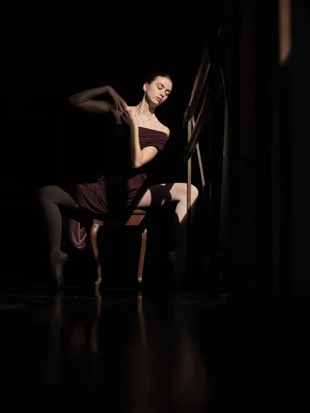 Corpo Pieno Ballerina Donna Abito Elegante Scarpe Punta Seduta Plie — Foto Stock