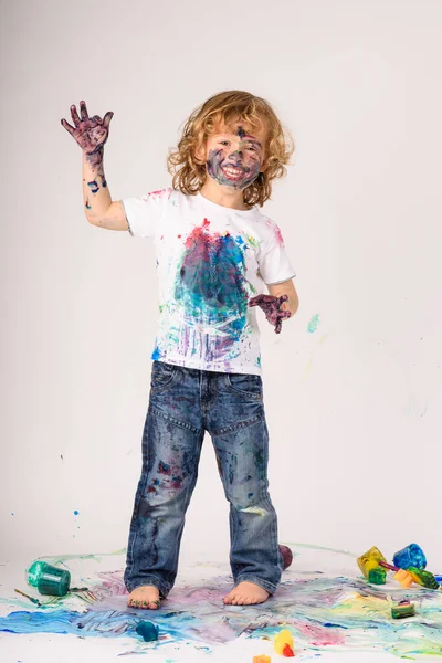 Corpo Inteiro Despreocupado Descalço Menino Sujo Coberto Com Tintas Coloridas — Fotografia de Stock