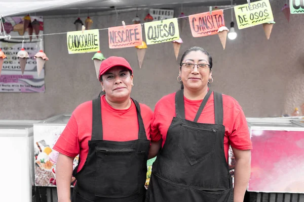 Portrait Two Hispanic Adult Women Posing Front Ice Cream Market — Stock Photo, Image