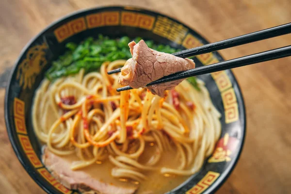 Bowl Yummy Japanese Noodle Soup Chopped Scallions Meat Slice Chopsticks — Stock Photo, Image