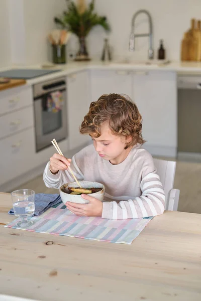 Focused Child Sitting Wooden Table Eating Asian Food Chopsticks Cozy — Stock Photo, Image