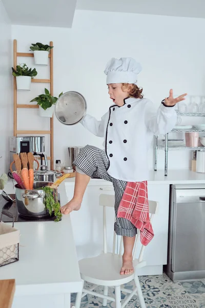 Side View Full Length Standed Barefoot Kid Chef Καπέλο Και — Φωτογραφία Αρχείου