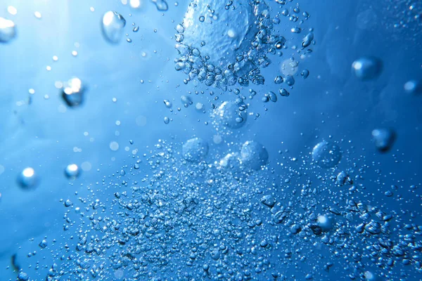 Makroabstrakter Hintergrund Von Kohlendioxid Runden Blasen Blau Durchscheinendem Meerwasser — Stockfoto