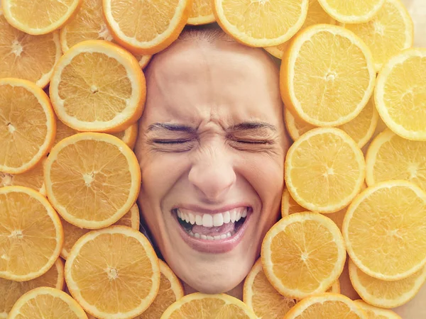 Overhead Face Scared Female Frowning Shouting Large Heap Fresh Orange — Stock Photo, Image