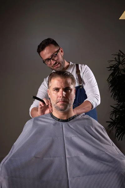 Professional Male Barber Razor Shaving Neck Serious Man Sitting Chair — Stock Photo, Image