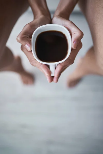 Van Boven Van Anonieme Vrouw Zitten Met Hete Koffie Kopje — Stockfoto