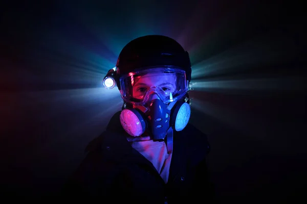 Boy Protective Respirator Shining Flashlight Looking Camera While Standing Dark — Stock Photo, Image