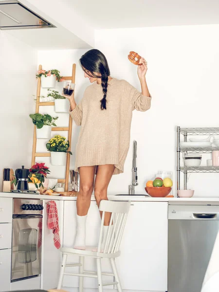 Full Length Smiling Energetic Woman Dancing Wooden Chair Kitchen Counter — Stock Photo, Image