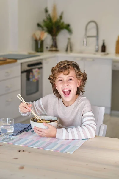 Excited Child Casual Clothes Having Fun While Eating Delicious Noodles — Stock Photo, Image