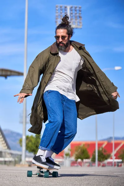 Full Body Bearded Male Skater Stylish Raincoat Jeans Wearing Sunglasses — Stock Photo, Image