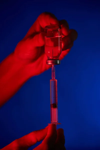 Unrecognizable Person Demonstrating Syringe Vial Filled Covid Vaccine Preparing Injection — Stock Photo, Image