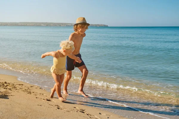 Delighted Preteen Brother Wearing Hat Swimming Trunks Holding Hand Little — Stock Photo, Image