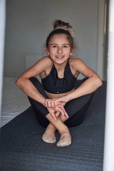 Full Body Positive Preteen Girl Hair Bun Activewear Gymnastics Slippers — Stock Photo, Image
