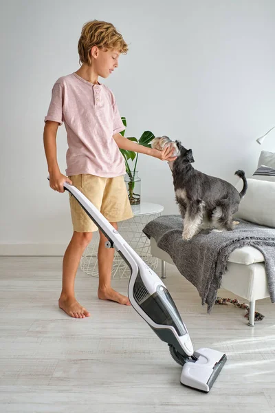 Full Body Barefoot Boy Caressing Loyal Schnauzer Dog While Cleaning — Stock Photo, Image