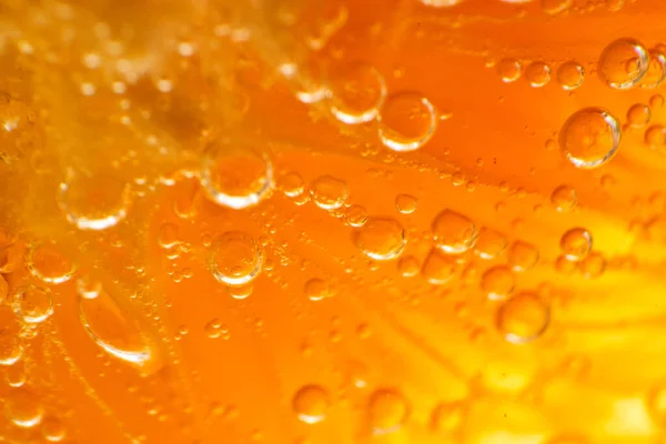 Vollformat Nahaufnahme Einer Orangenscheibe Transparentem Alkoholischen Gin Tonic Mit Kleinen — Stockfoto