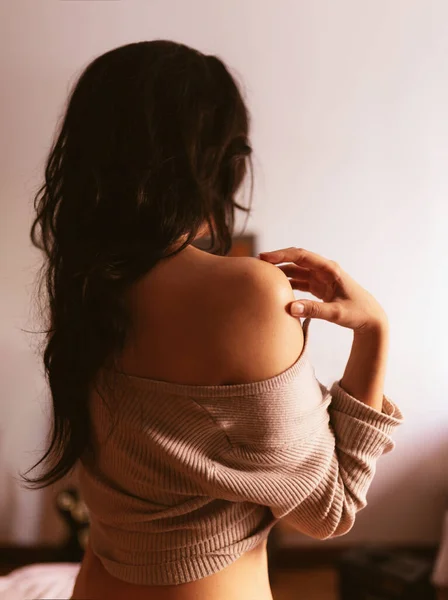 Mulher Macia Com Ombros Nus — Fotografia de Stock