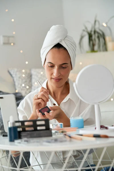 Adult Focused Woman Towel Head Applying Eyeshadow Hand While Doing — Stock Photo, Image
