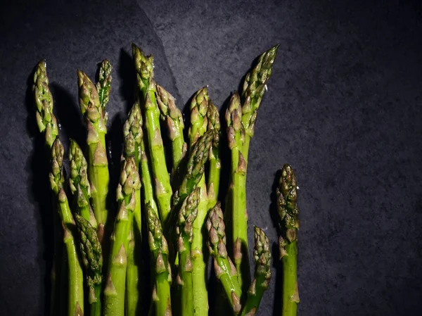 High Angle Bunch Fresh Vitamin Asparagus Stems Placed Dark Gray — Stock Photo, Image