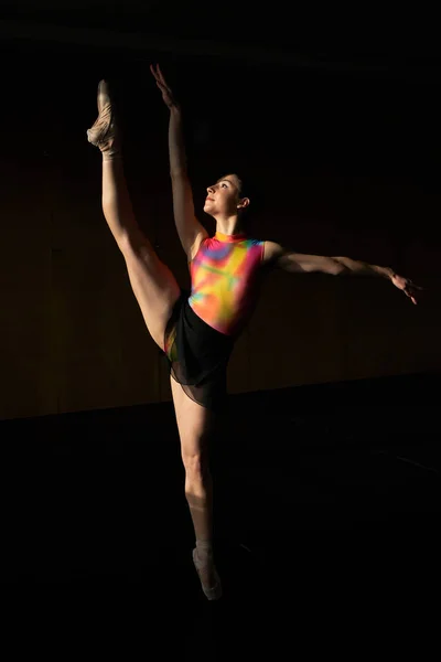 Zahřívání Zkouška Profesionální Baletní Tanečnice — Stock fotografie