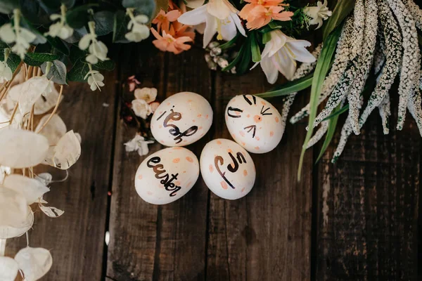 Easter Eggs Hand Painted Children Messages Wooden Table Flowers — Stock Photo, Image