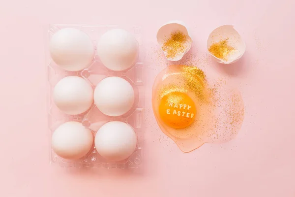 Top View Broken Glittered Egg Text Happy Easter Raw Eggs — Stock Photo, Image